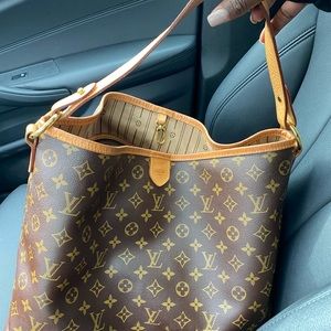 Louis Vuitton Delightful- Well Kept- Purchase from LV store.